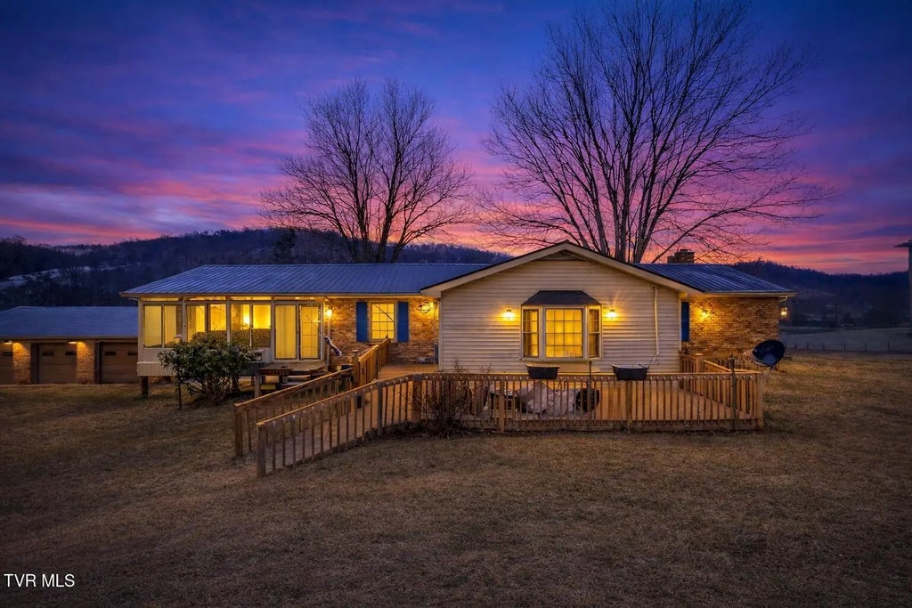 20483 Hoot Owl Road, Bristol