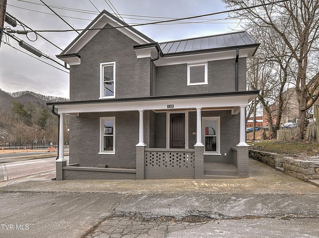 138 Antique Street, Gate City
