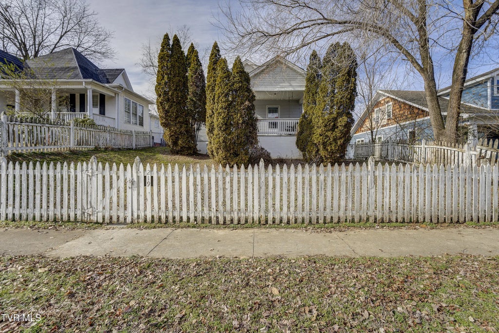 219 East Chilhowie Avenue, Johnson City