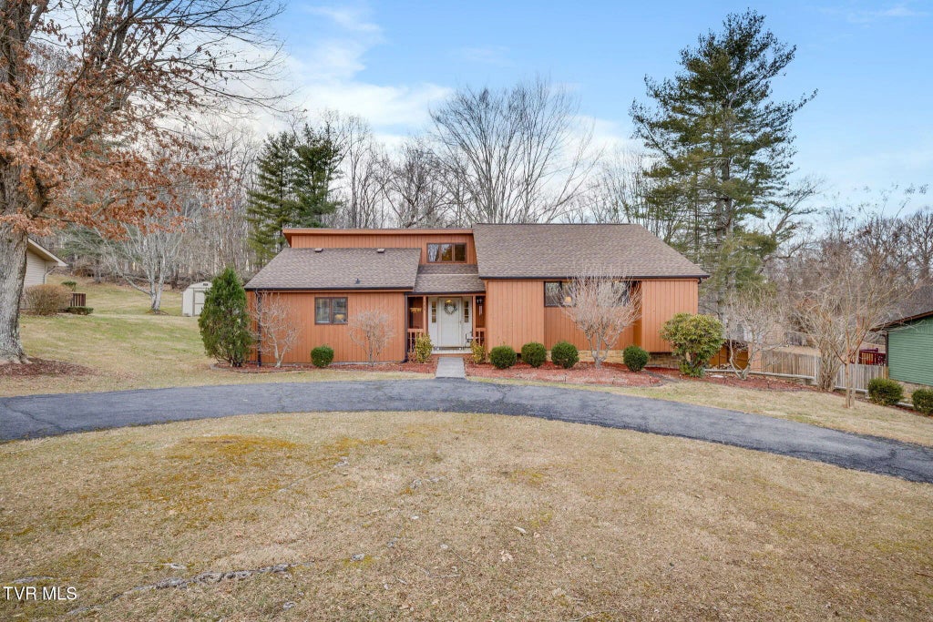 185 Picadilly Lane, Gray