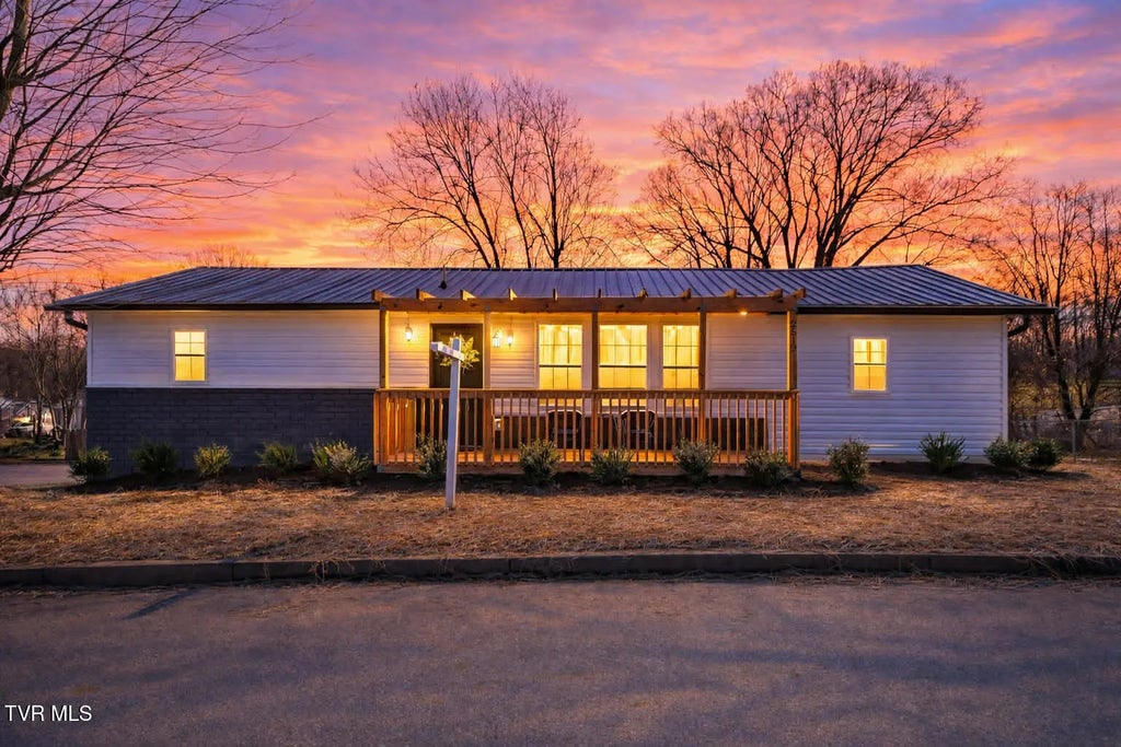 2512 Long Street, Johnson City