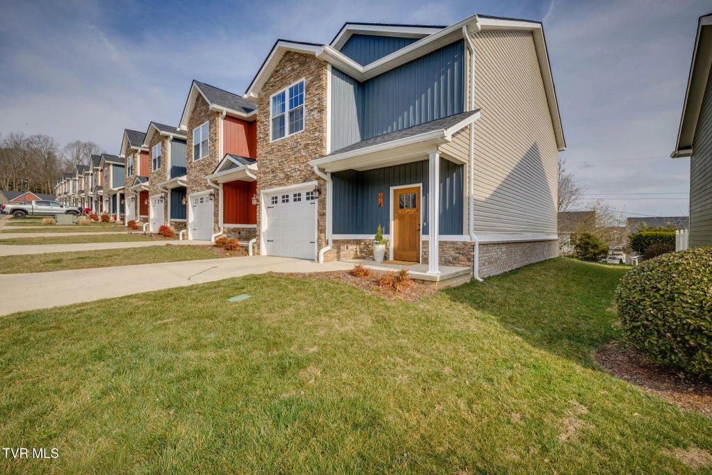 373 Piper Glen, Gray