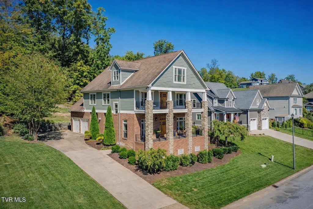 2338 Edinburgh Channel Road, Kingsport