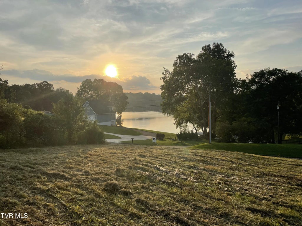 1095 Reynolds Road, Piney Flats