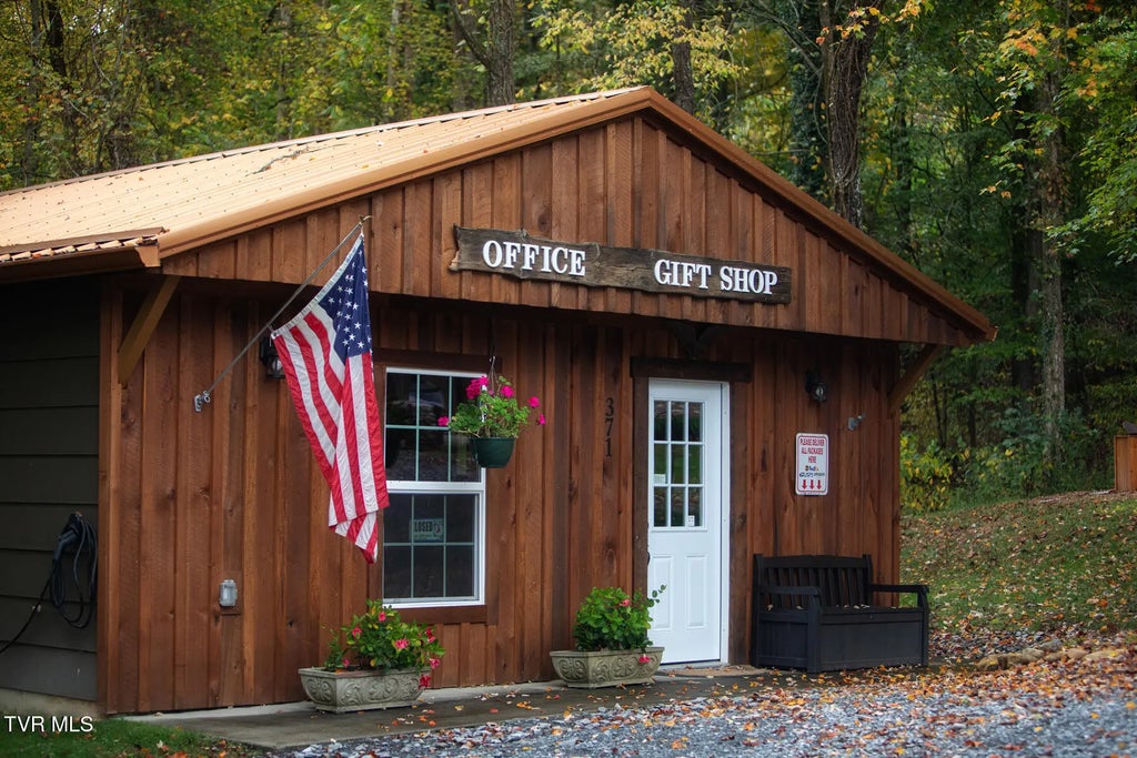 10 of 42 - 383 South Tva Road, Bristol, TENNESSEE