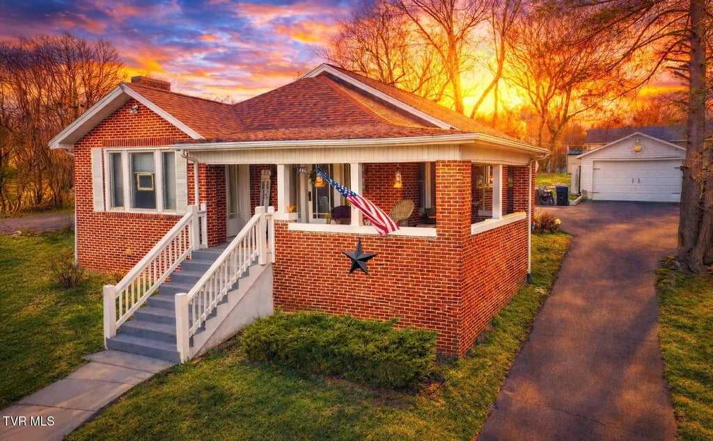 1441 Highway 126, Bristol