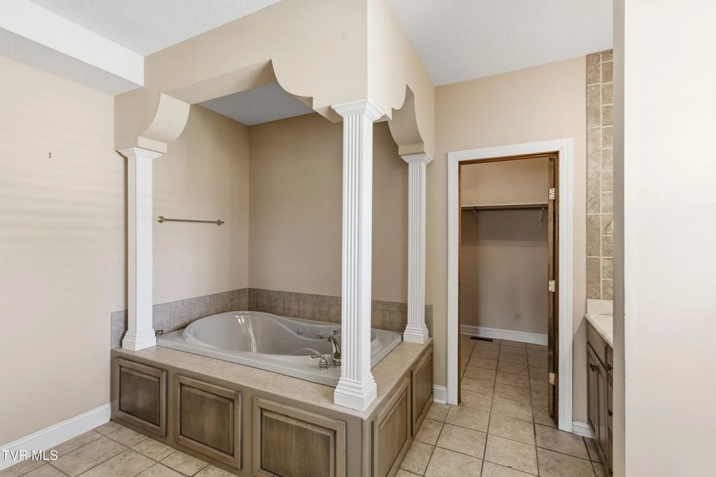 27 of 56 - 117 Canterbury Place, Bristol, TENNESSEE