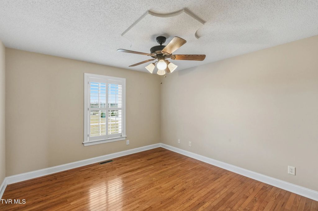 35 of 56 - 117 Canterbury Place, Bristol, TENNESSEE