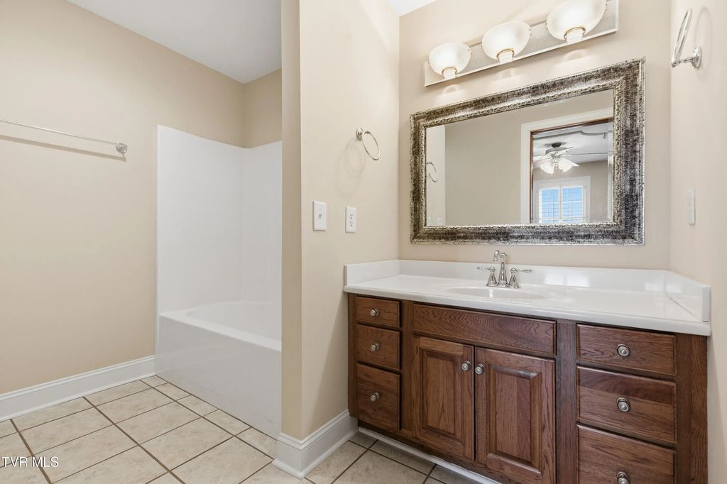 42 of 56 - 117 Canterbury Place, Bristol, TENNESSEE