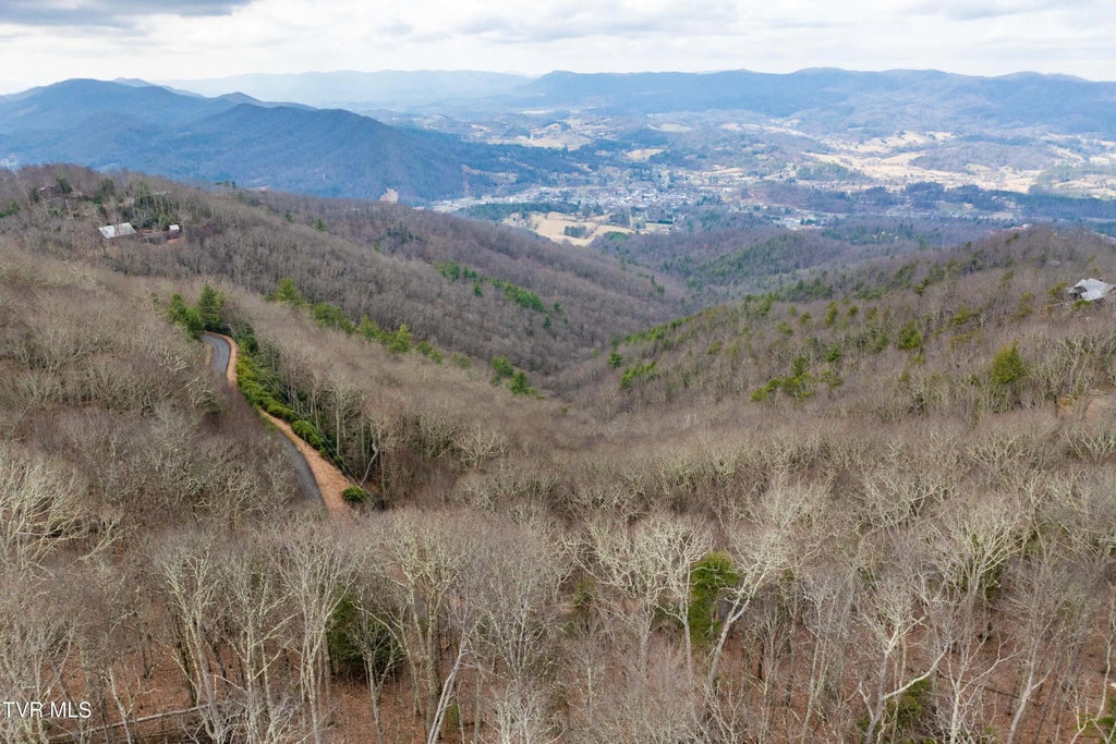 R-6 Callalantee Drive, Mountain City