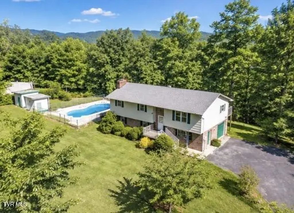 134 Independence Lane, Elizabethton