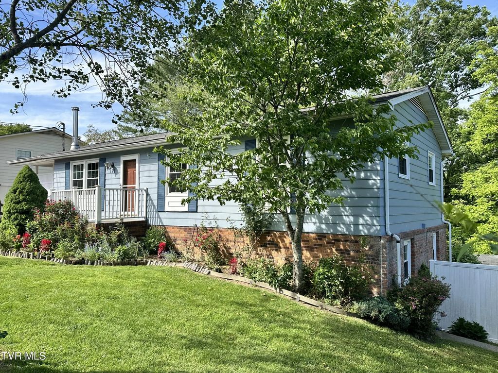121 Southwest Beverly Avenue, Wise