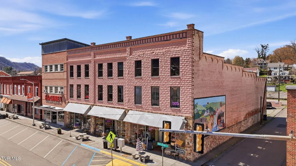 114 West West Jackson Street, Gate City