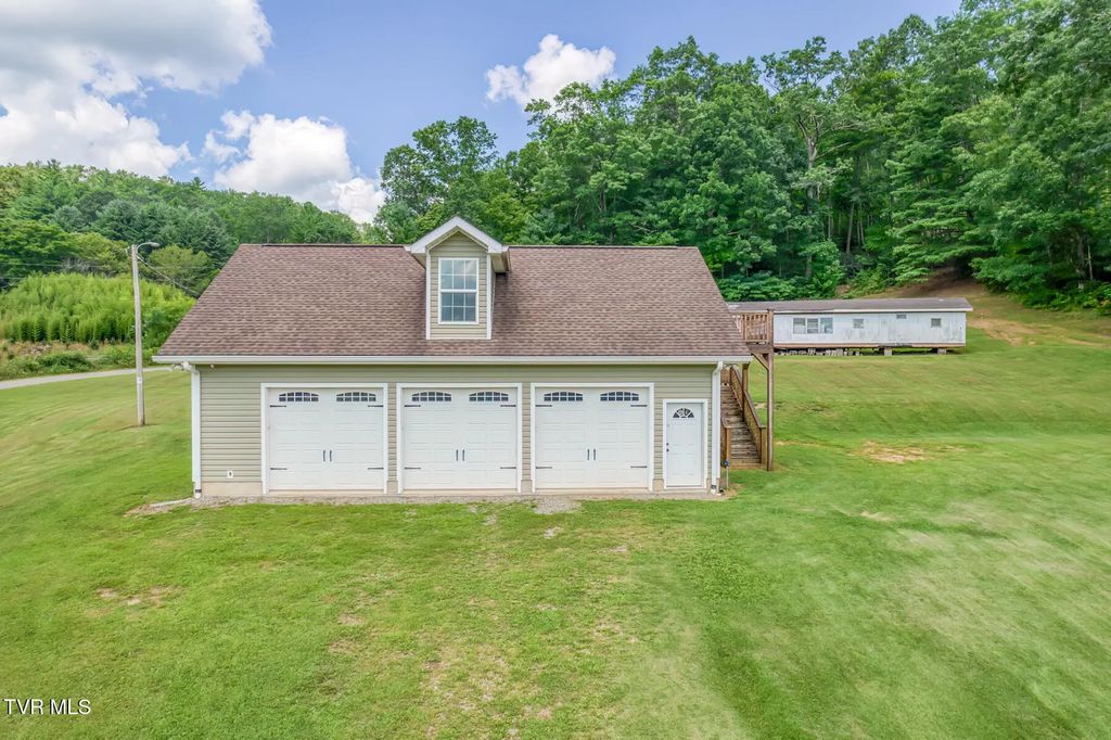 B Johnson Road, Mountain City