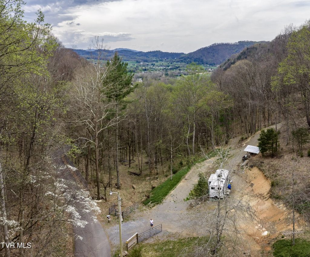 394 & 400 Bishop Hollow Road, Elizabethton