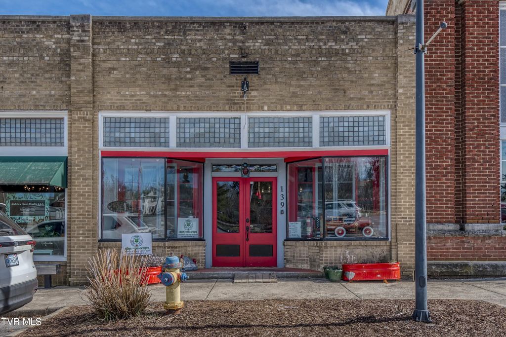 139 Town Square Street, Glade Spring