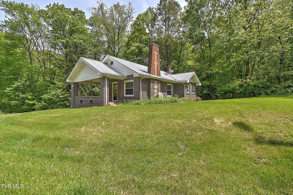 275 Tiger Creek Road, Roan Mountain