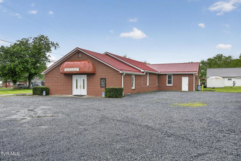 302 Crescent Drive, Glade Spring