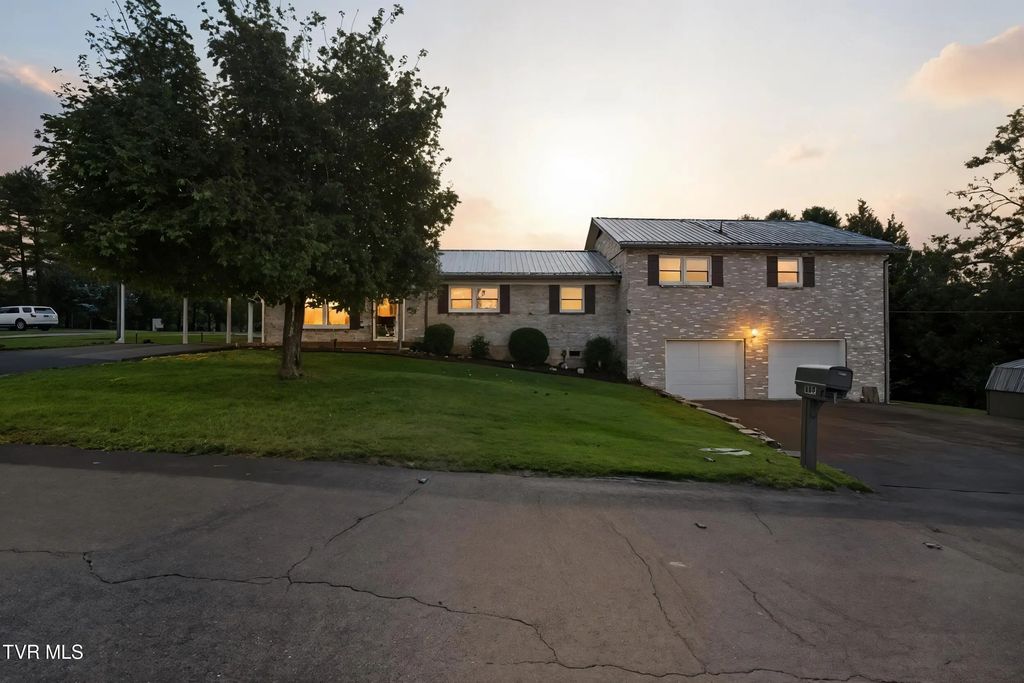 484 Duff Circle, Castlewood