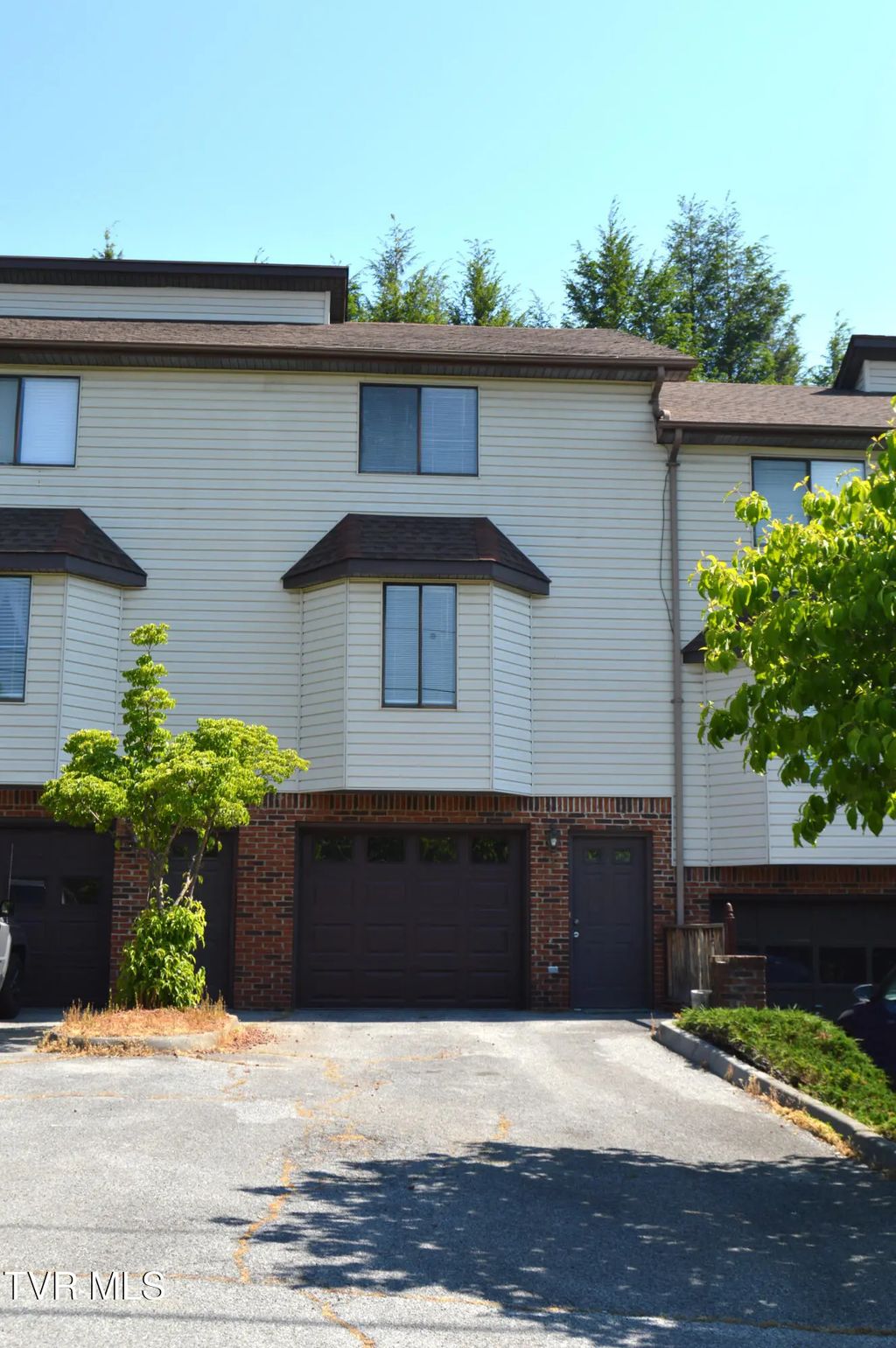 105 Autumn Creek Lane ., Gray