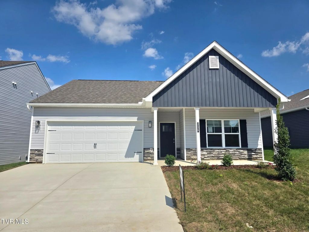 226 Wisteria Drive, Bluff City