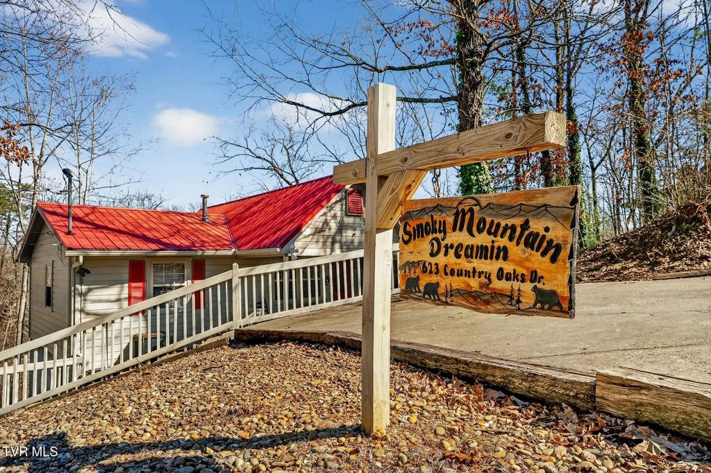 623 Country Oaks Drive, Pigeon Forge