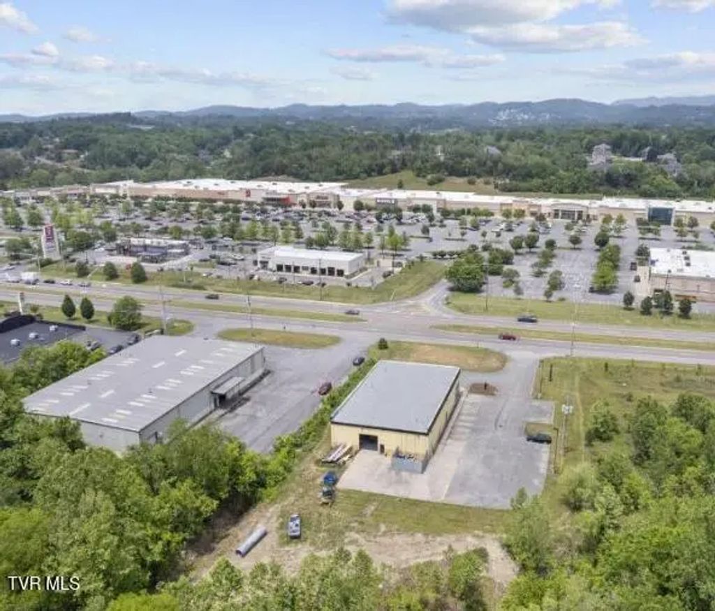 2717 East Stone Drive, Kingsport