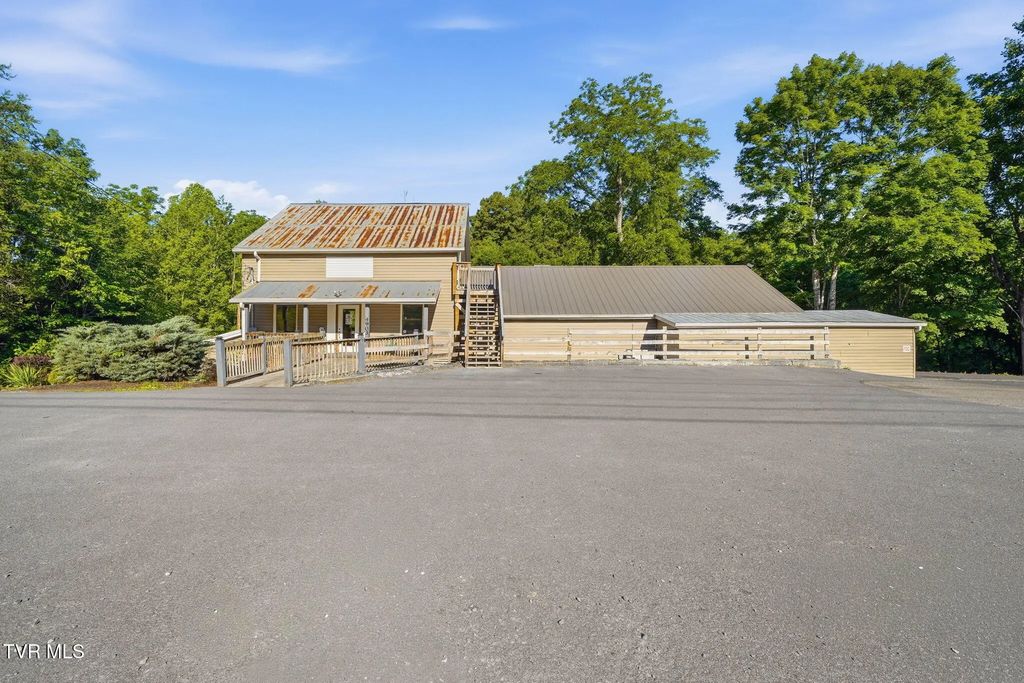 4903 North Roan Street, Johnson City