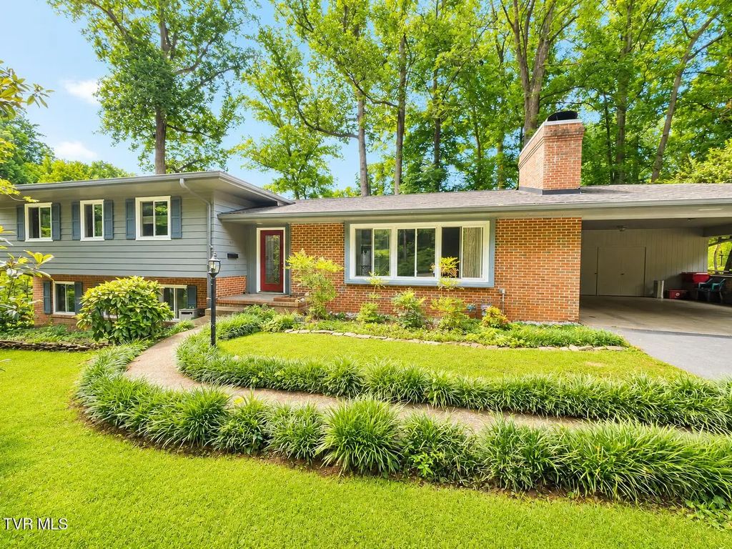 301 Hillside Road, Johnson City