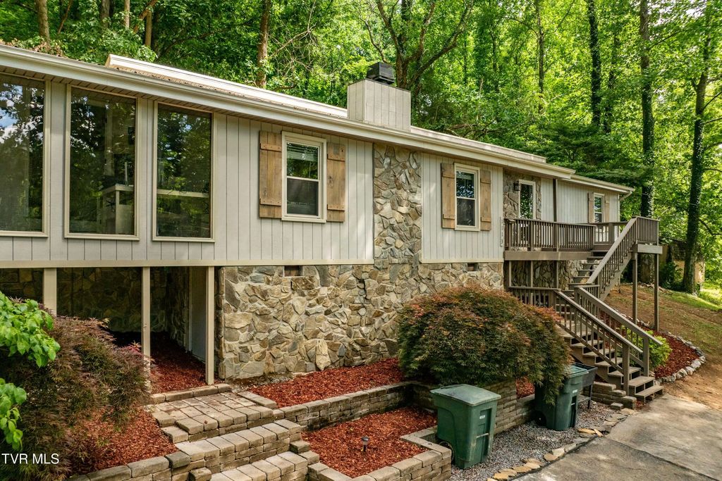 1113 Berry Road, Elizabethton