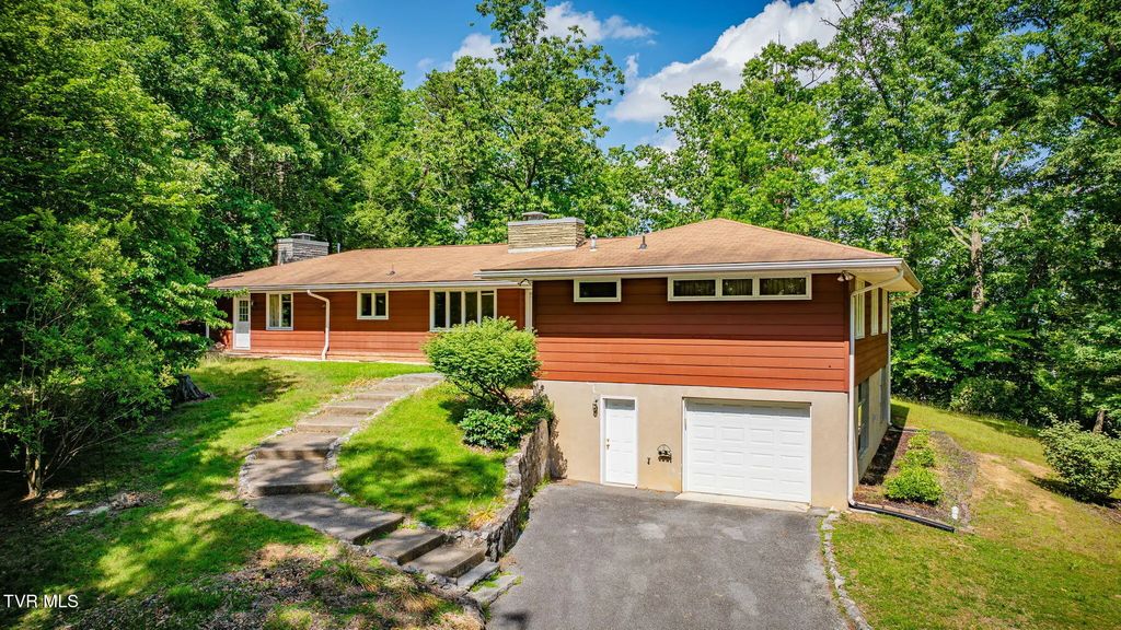 253 Indian Trail, Bristol