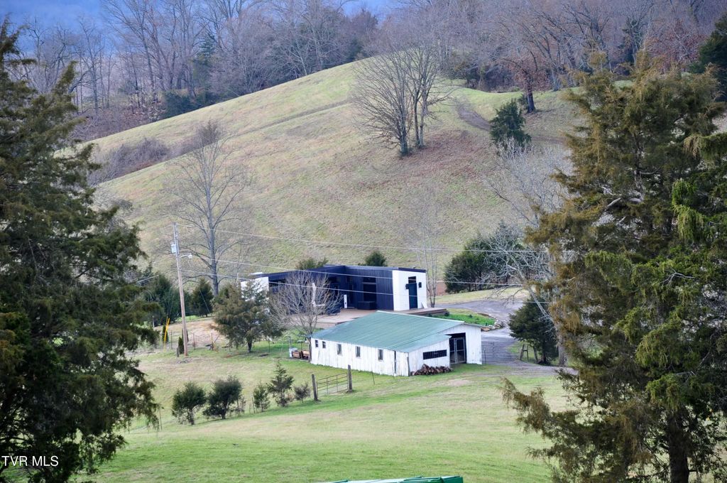 760 Church Road, Fall Branch