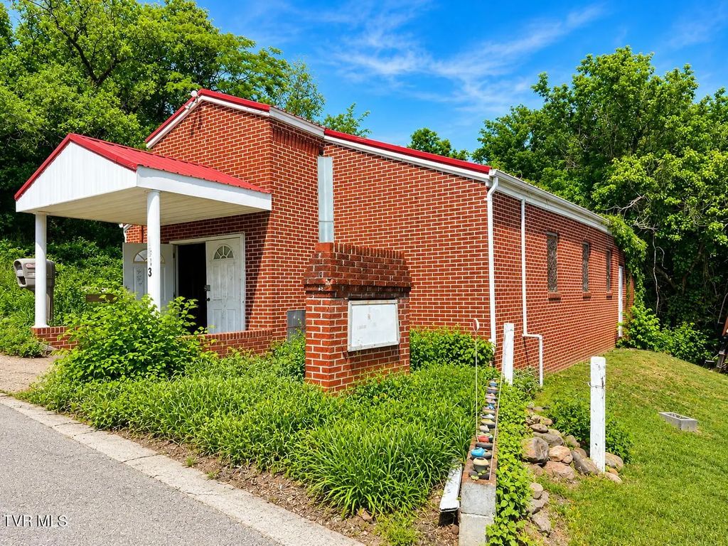 1933/1910 Lowell Drive, Kingsport