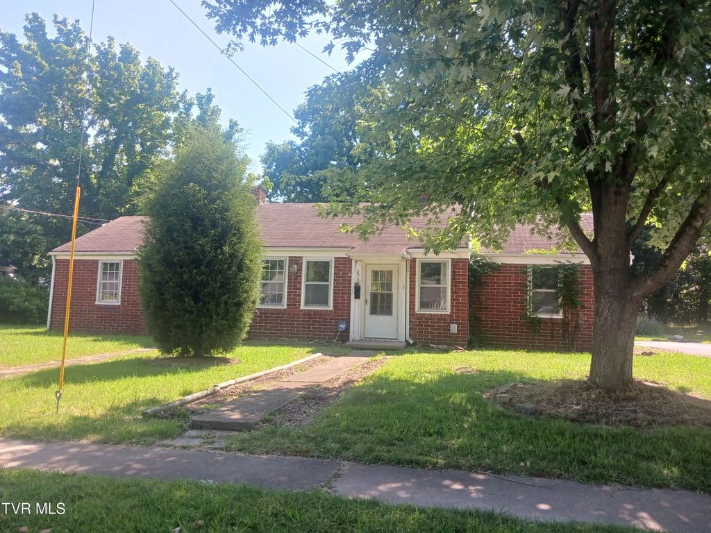 2040 Sherwood Road, Kingsport