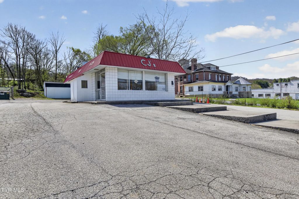 534 South Main Street, Marion