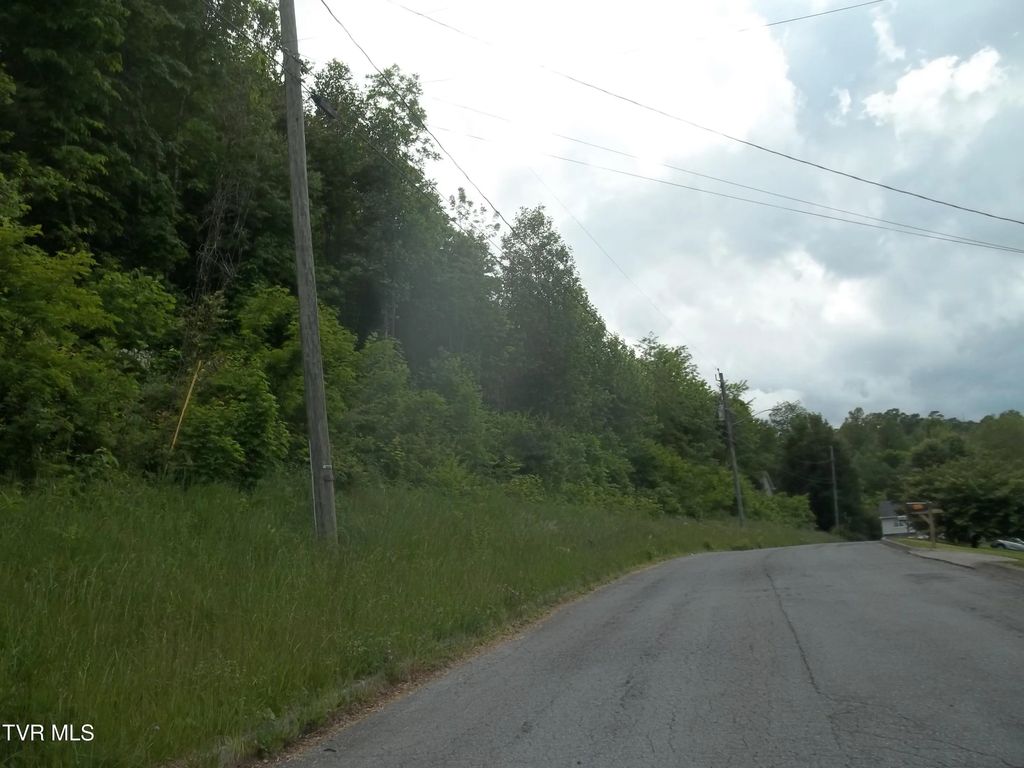 425 Creekside Drive, Mount Carmel