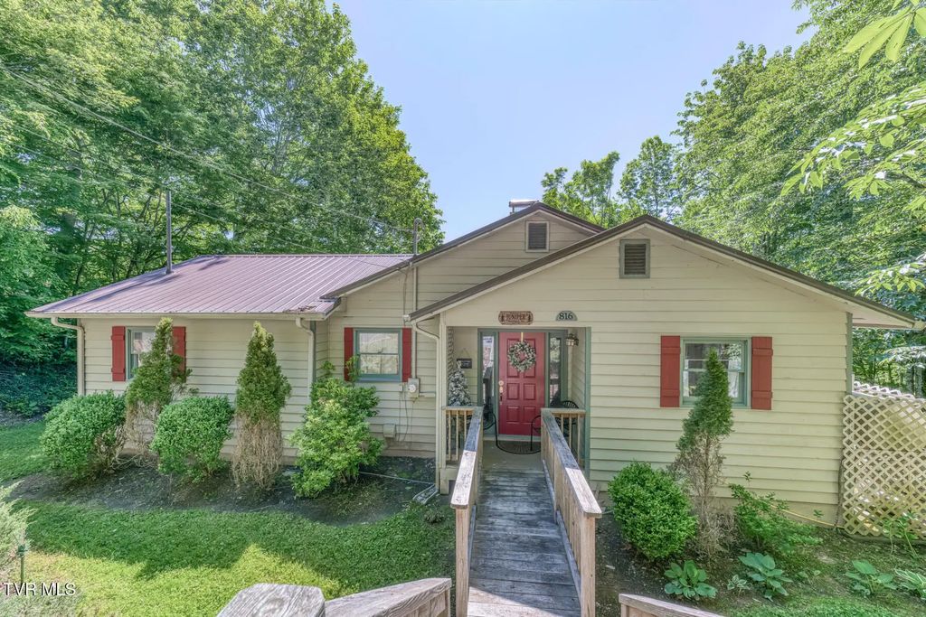 816 Hemlock Drive, Newland