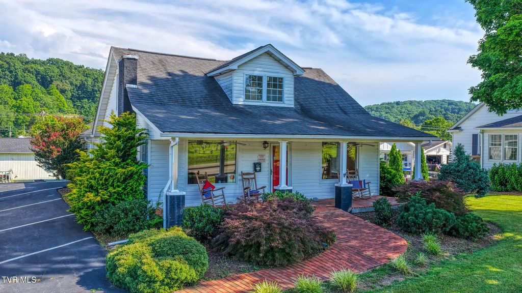 812 East Main Street, Rogersville