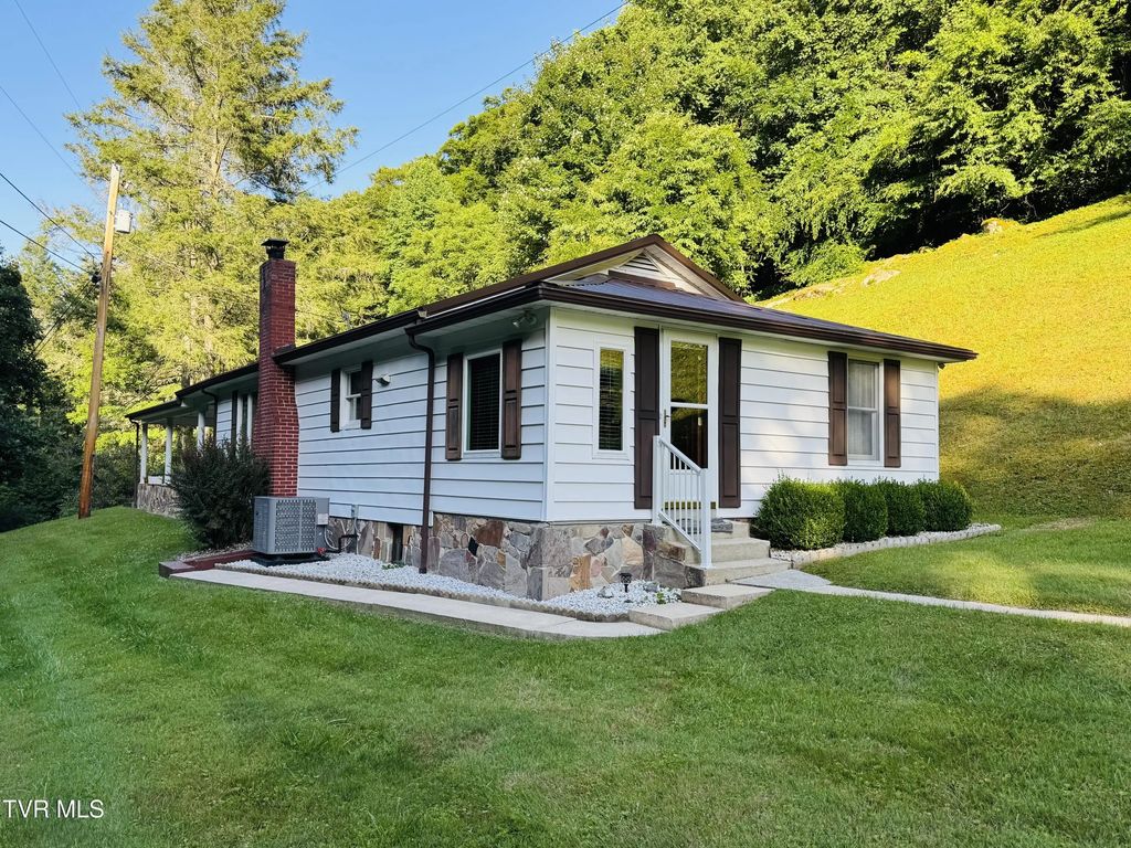 235 Keith Hollow, Coeburn