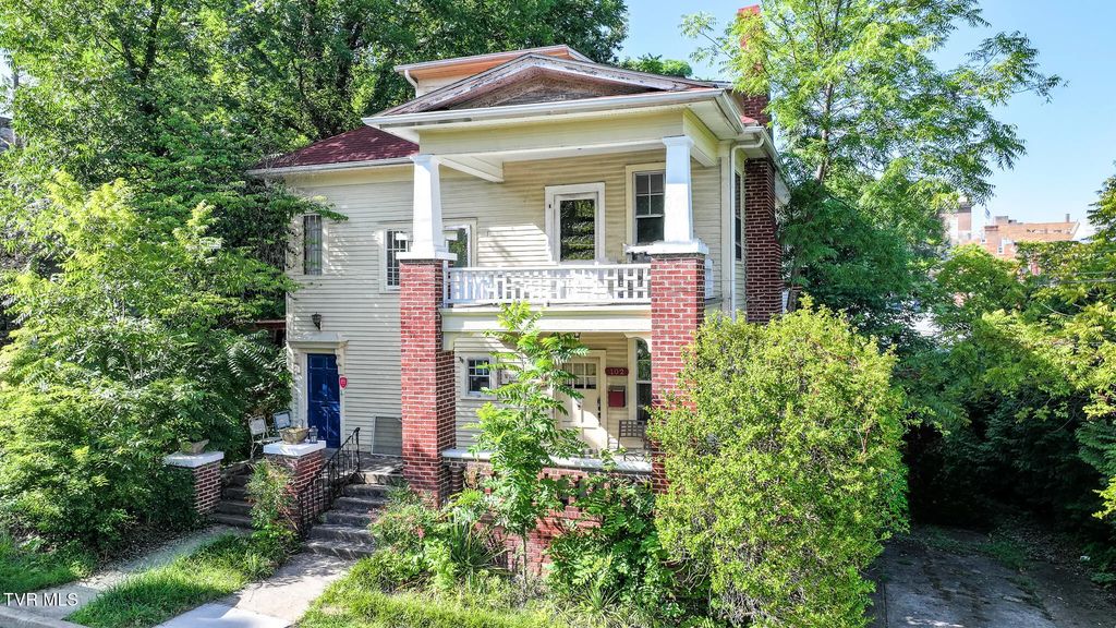 102 West Mckee Street, Greeneville