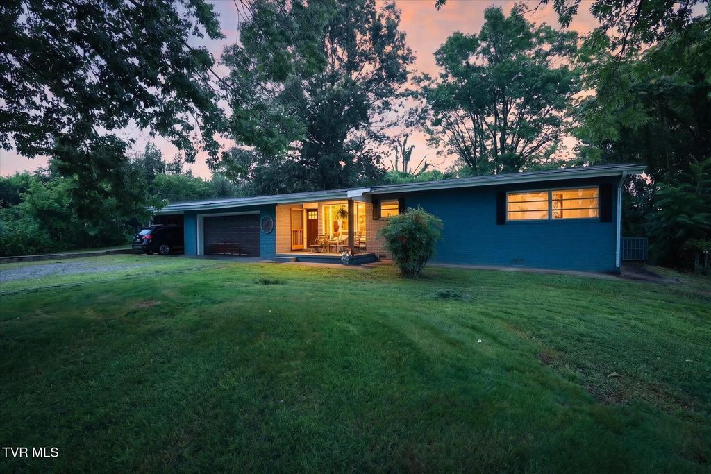 130 Skyhigh Drive, Newport