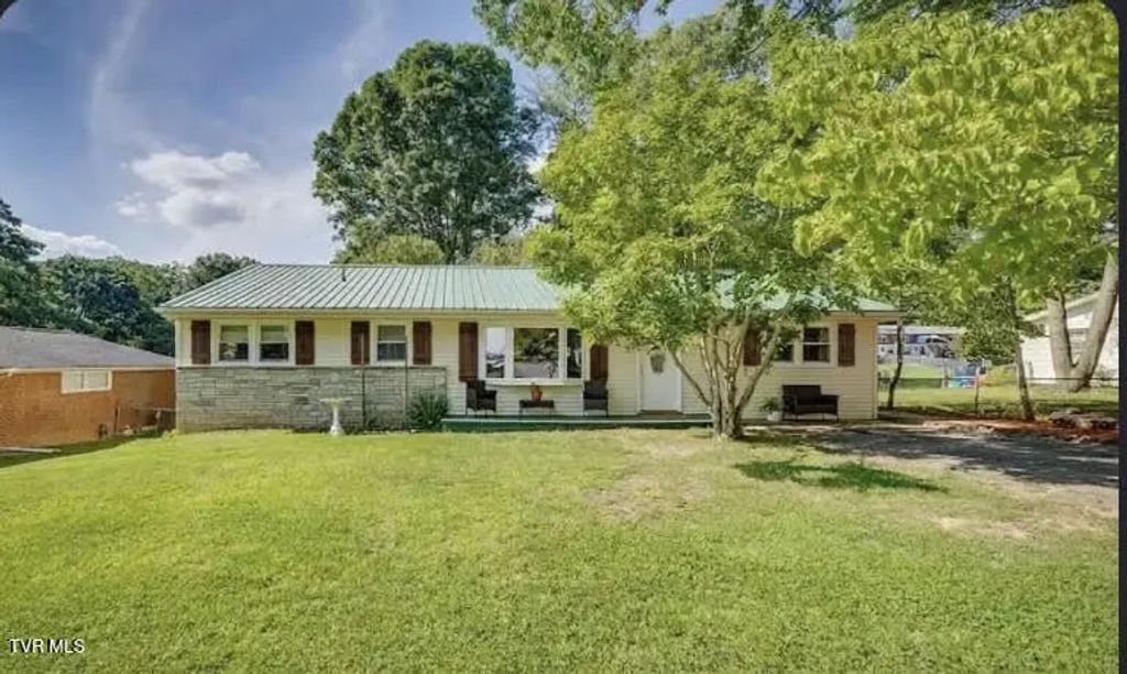 413 Holly Street, Mount Carmel