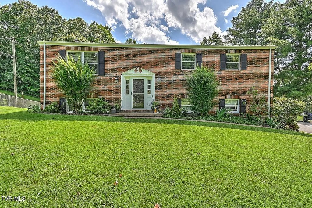 116 Regency Drive, Rogersville