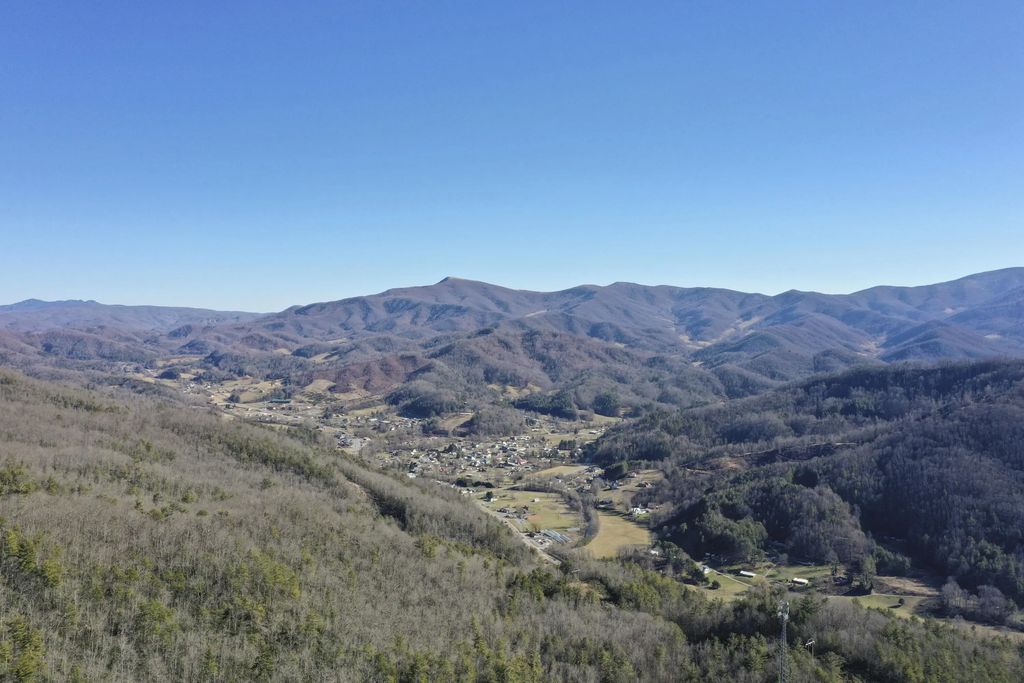 156 Rock Quarry Road, Roan Mountain
