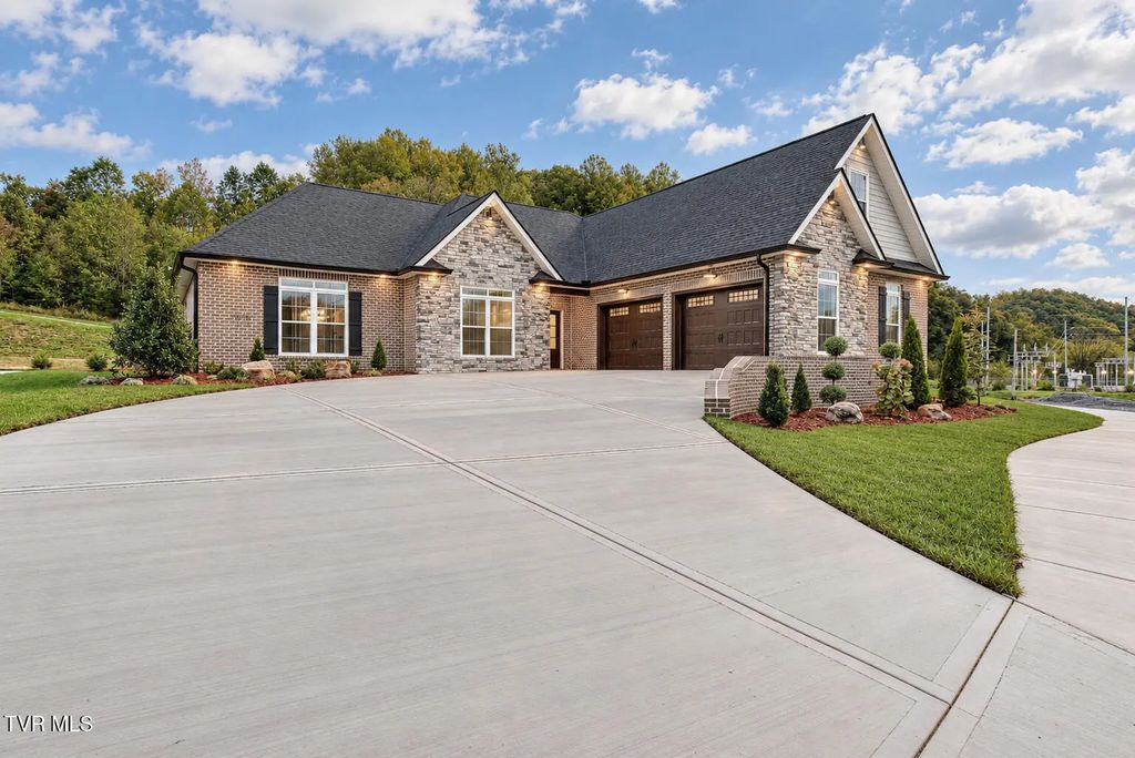 1418 Hairetown Road, Johnson City