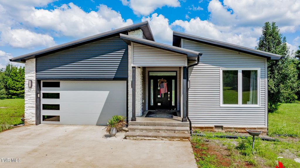 2232 Highway 321, Parrottsville