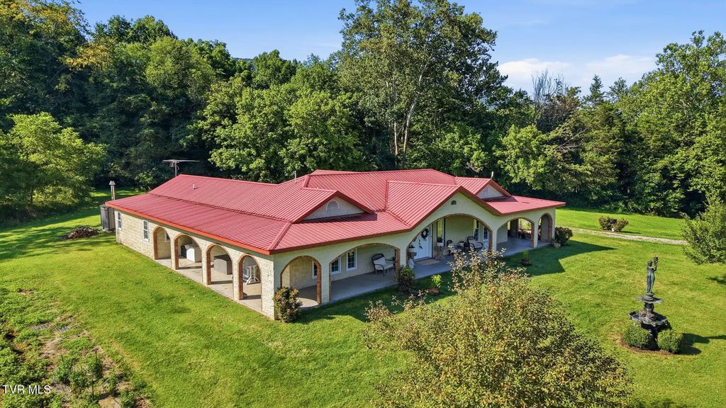 7120 Moccasin Valley Road, Lebanon