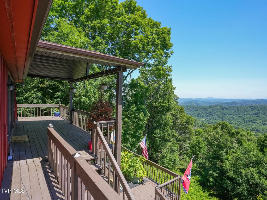 220 Roanwood Road, Roan Mountain