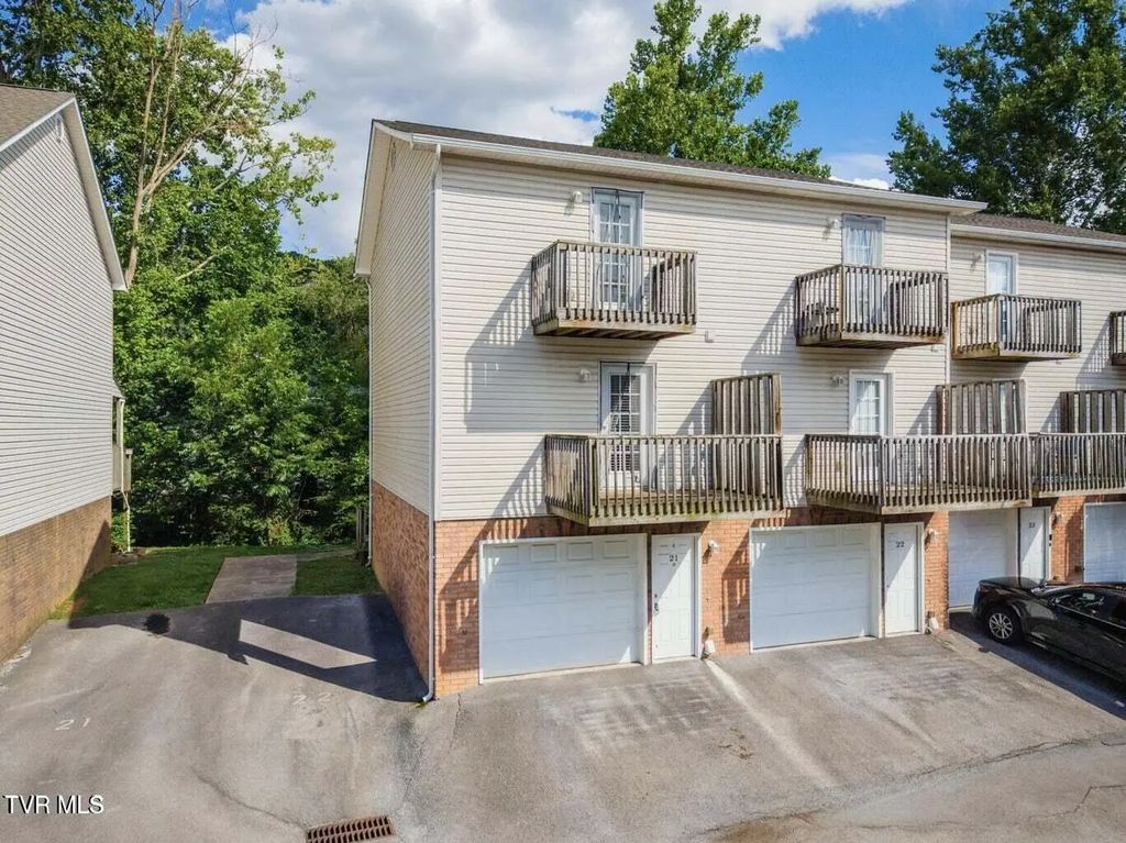 2305 South Greenwood Drive Unit 21, Johnson City