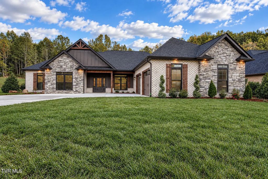 1426 Hairetown Road, Johnson City